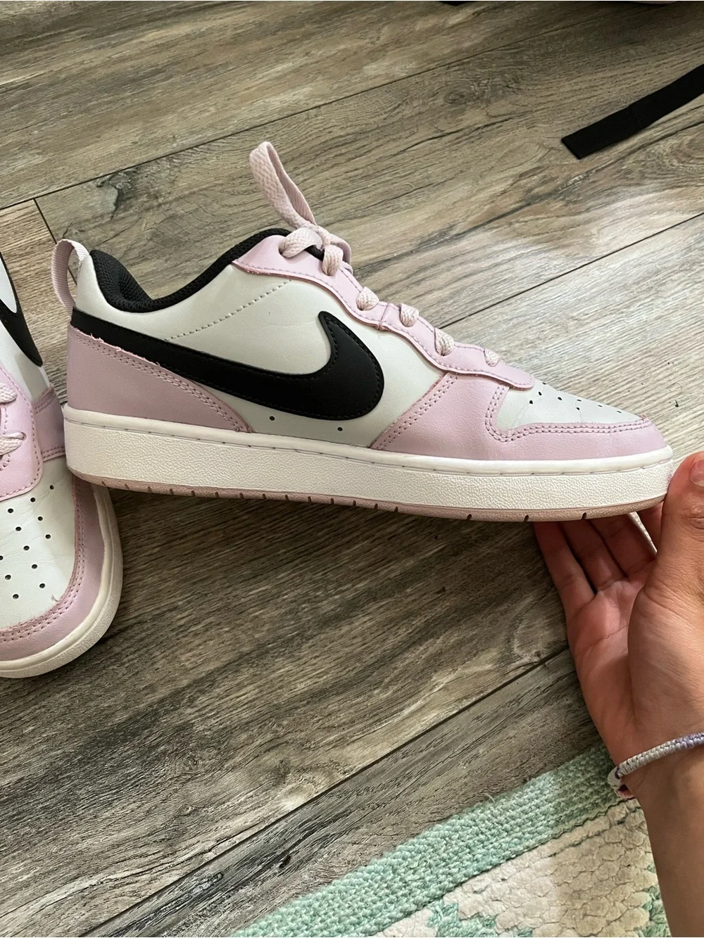 Nike youth Low-Top Sneakers in Light Pink, White & Black